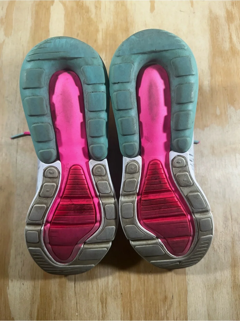 Nike Air Max 270 Sneakers Light Gray Pink Teal Women’s Size 7